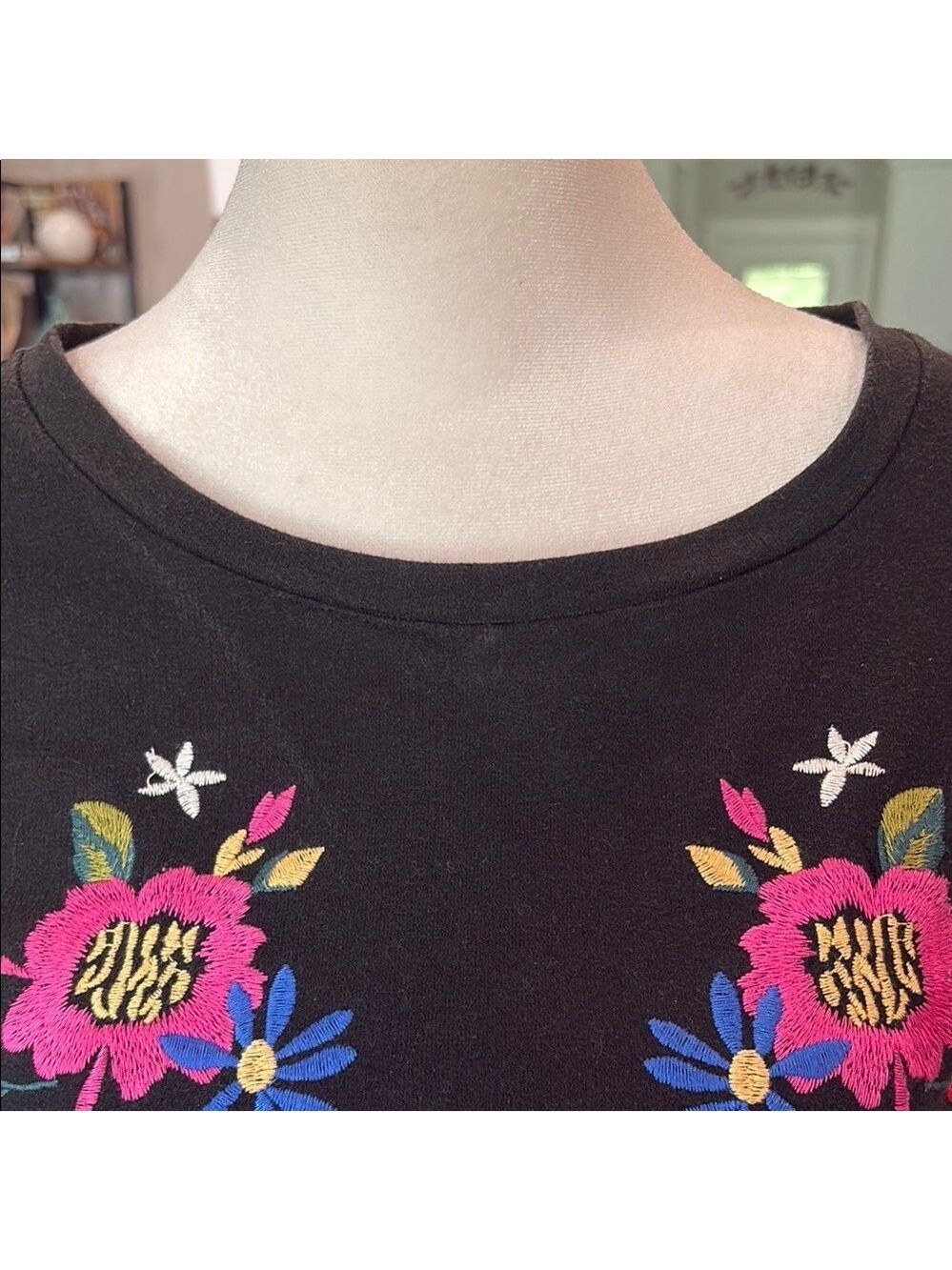 Umgee Size L black dress with floral embroidery. Short sleeves colorful - Picture 4 of 7